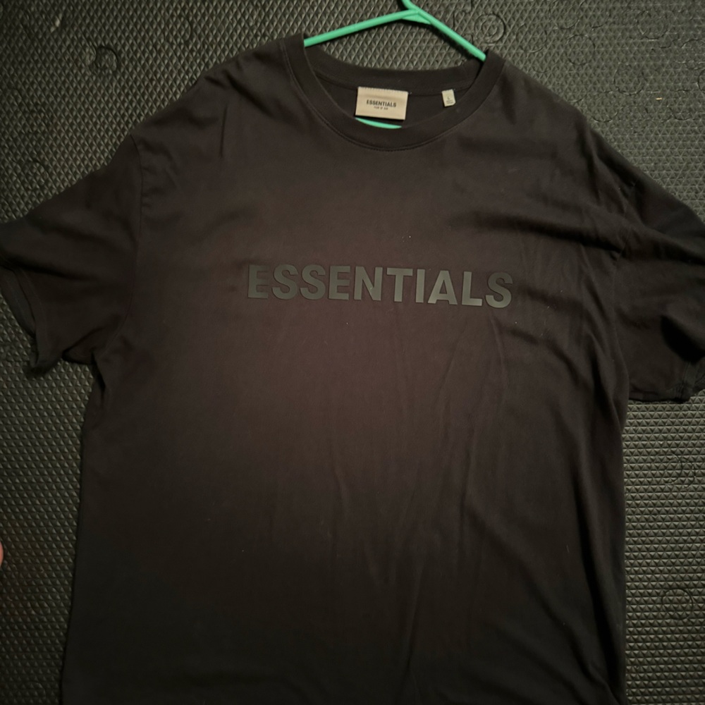ESSENTIALS
FEAR of GOO size L runs like XL  color Black